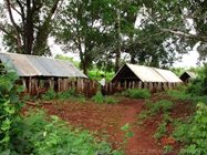 Nhà mồ lợp tôn ở Ia Lang